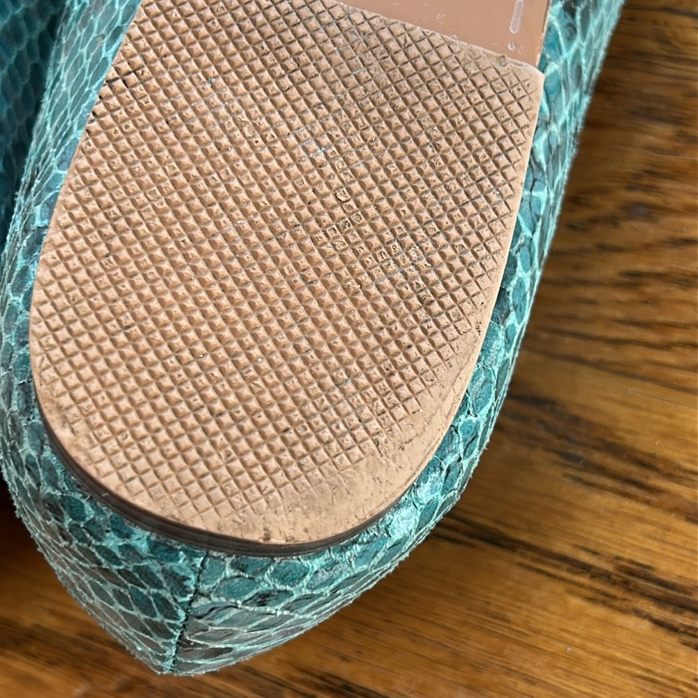Seven 7 Nelly Flat style turquoise snakeskin ladies pointed toe flats. Size 9. - Picture 9 of 13